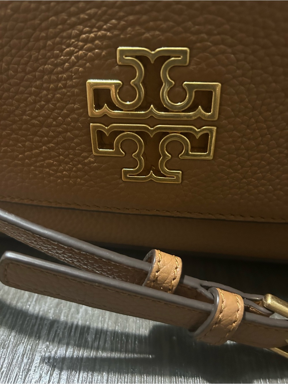 Tory Burch Caramel Pebbled Leather Crossbody with Gold Logo - Picture 2 of 8